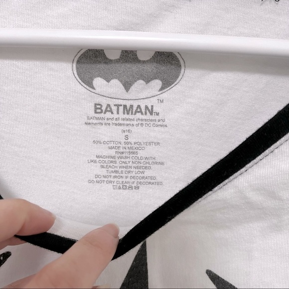 Batman 3/4 sleeve t-shirt. Size small - Picture 3 of 7